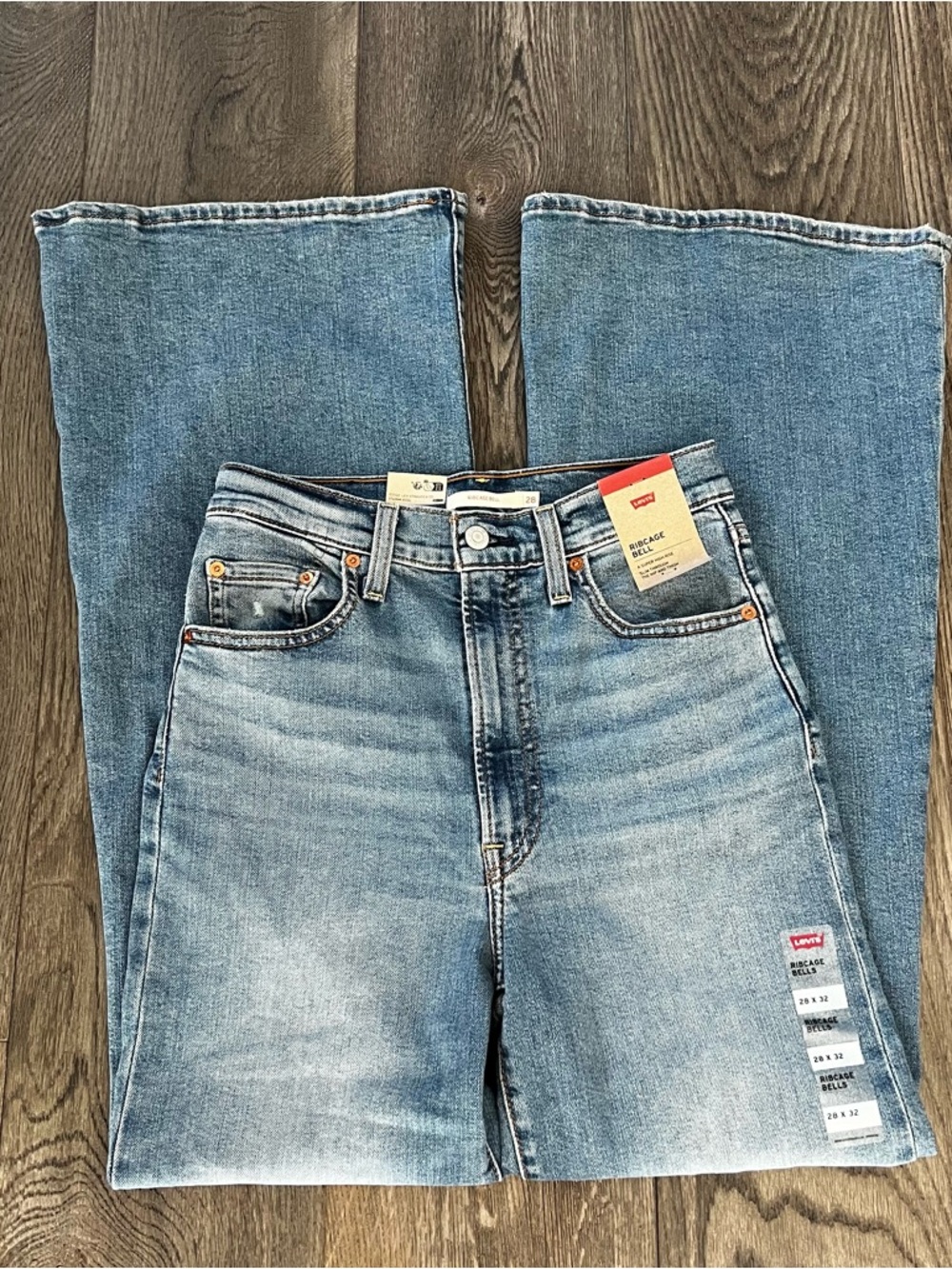 LEVI’S NWT Ribcage Bell Leg High Rise Denim Jeans Size 28 - Picture 4 of 13